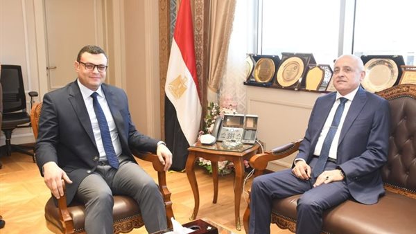 وزير الاسكان ومحافظ