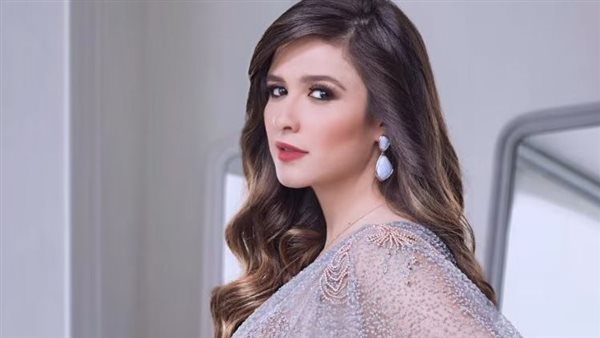 ياسمين عبد العزيز