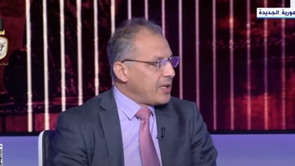 الكاتب الصحفي عماد