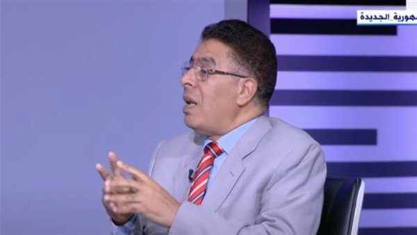 الكاتب الصحفي عماد