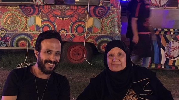 وفاة والدة أحمد عصام