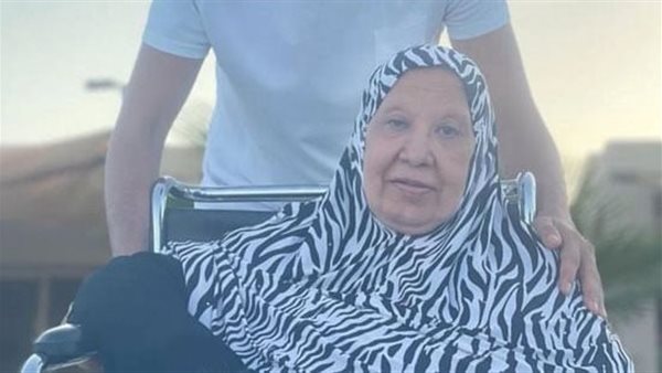 وفاة والدة أحمد عصام