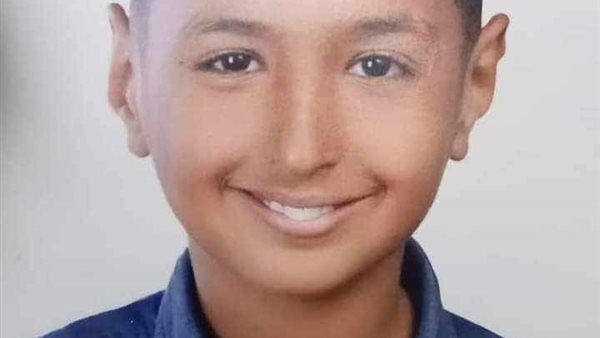 يحفط كتاب الله..