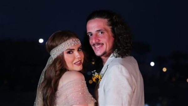 دنيا عبد العزيز وزوجها