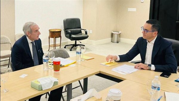 لقاء وزير الاستثمار