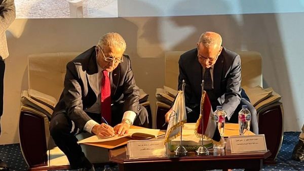 توقيع البروتكول 