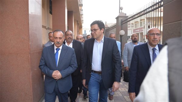 وزير الثقافة ومحافظ