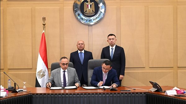 جانب من توقيع البروتوكول