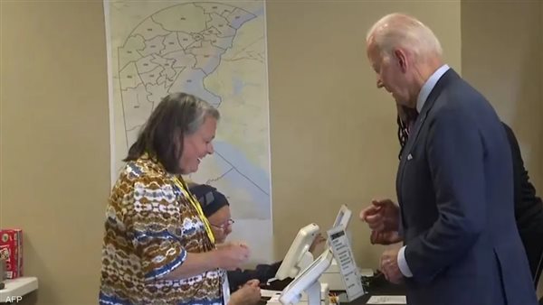 جو بايدن يدلي بصوته