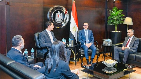 لقاء وزير الاستثمار