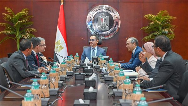 وزير الاستثمار خلال