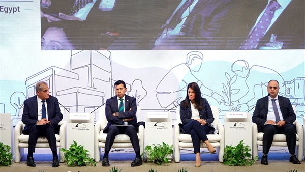 الوزيرة خلال الجلسة