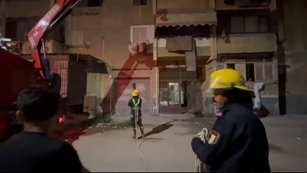 كادت تسقط من أعلى..