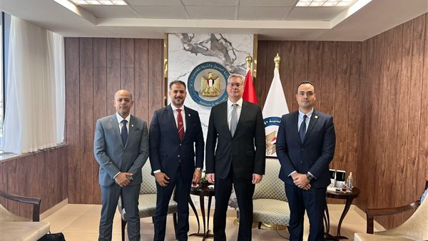 جانب من توقيع الاتفاق