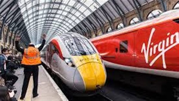 قطار يدهس رجلين في