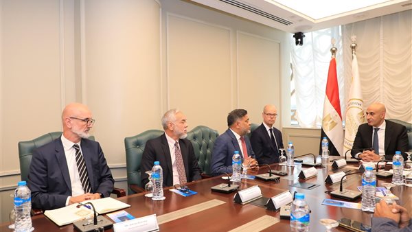 خلال الإجتماع