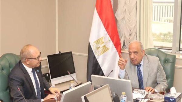 خلال الاجتماع