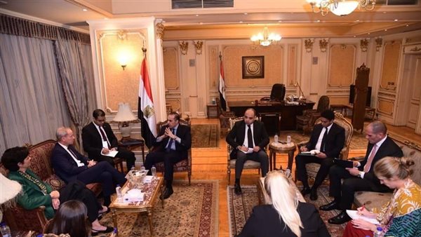  لقاء وزير الشئون