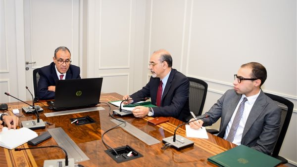 وزير الخارجية خلال