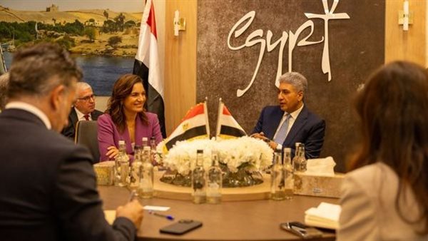 وزير السياحة ونظيرته