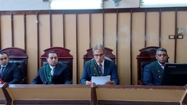 كلمات نارية للقاضي..