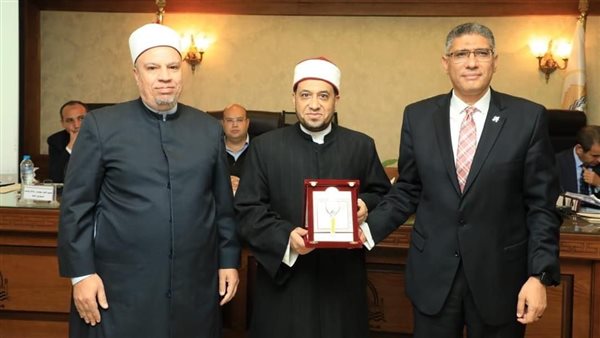 محافظ الجيزة والامام