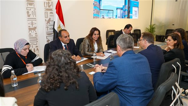 الدكتورة منال عوض