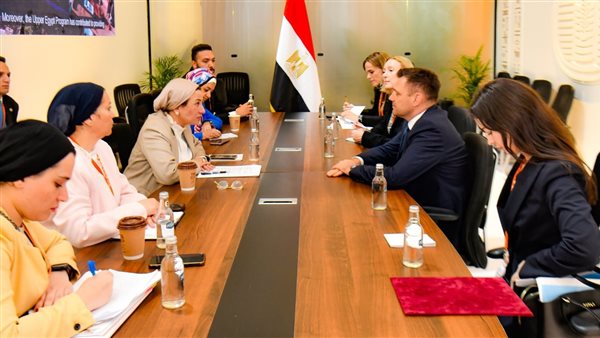 وزيرة البيئة تبحث