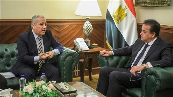 لقاء وزير الصحة