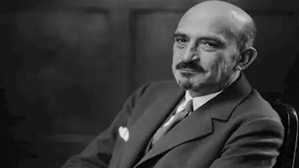 تمثال نصفي لأول رئيس