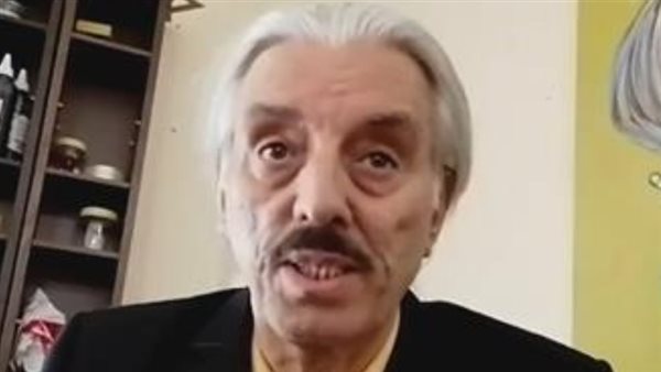 الروائي العراقي شاكر