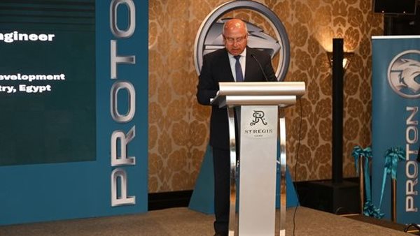  وزير الصناعة