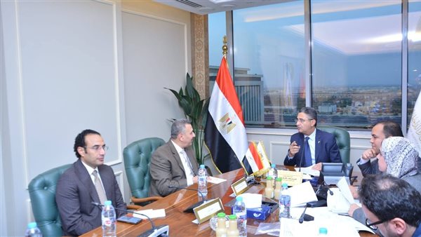 وزير التموين أثناء