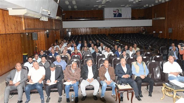 اجتماع محافظ أسيوط