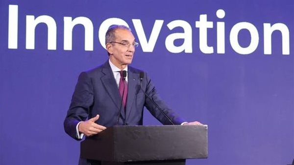   وزير الاتصالات