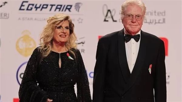 حسين فهمي وزوجته