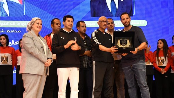 وزير الشباب والرياضة