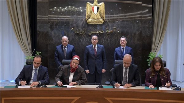 جانب من توقيع البروتوكول