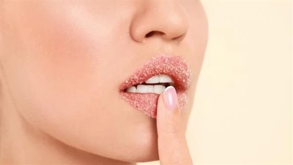 تقشير الشفاه