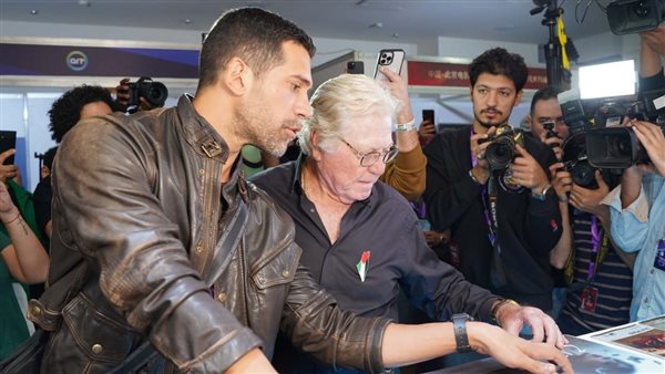 حسين فهمي: مصر بها