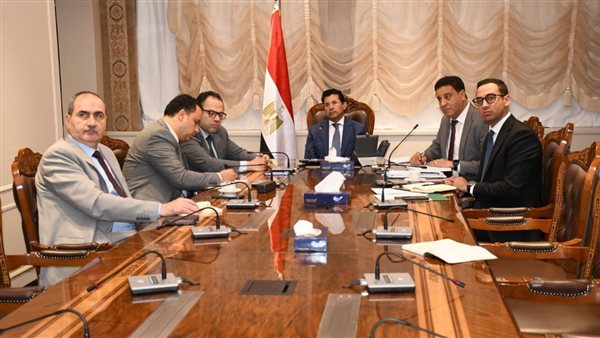 وزير الرياضة أثناء