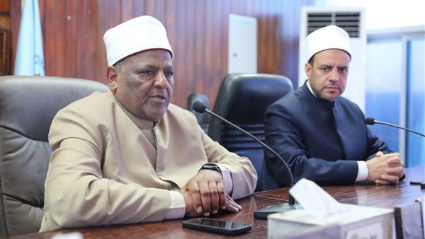 عباس شومان، الأمين