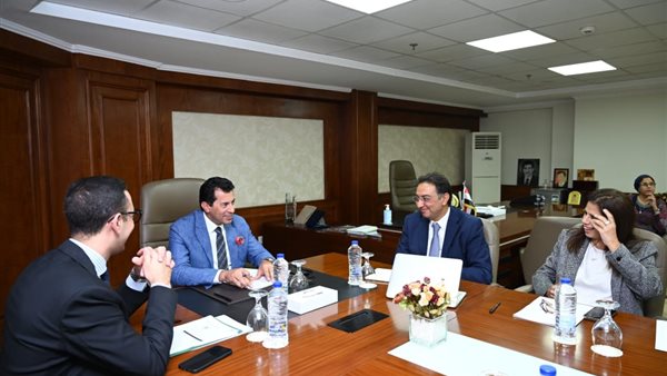 وزير الشباب خلال