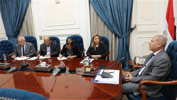 محافظ القاهرة أثناء