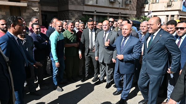 الوزير مع العاملين