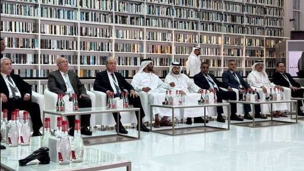 مشاركة وزير الطيران