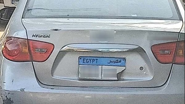 سيارة مطموس لوحاتها