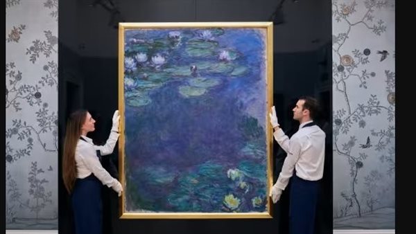 اللوحة خلال عرضها