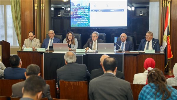 خلال الإجتماع