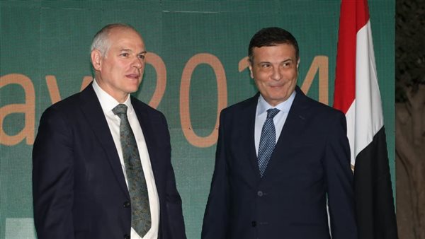 وزير الزراعة والسفير